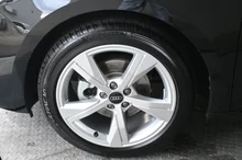 Audi A1 Sportback 30 TFSI advanced in 0E Mythosschwarz Metallic