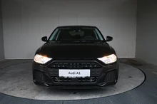 Audi A1 Sportback 30 TFSI advanced in 0E Mythosschwarz Metallic