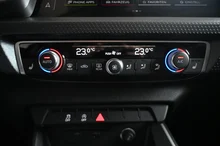 Audi A1 Sportback 30 TFSI advanced in 0E Mythosschwarz Metallic