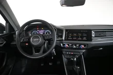 Audi A1 Sportback 30 TFSI advanced in 0E Mythosschwarz Metallic
