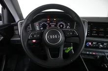 Audi A1 Sportback 30 TFSI advanced in 0E Mythosschwarz Metallic