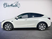 Tesla Model Y Long Range Dual AWD in weiß