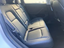 Tesla Model Y Long Range Dual AWD in weiß