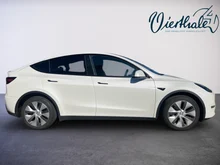 Tesla Model Y Long Range Dual AWD in weiß