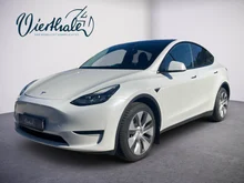 Tesla Model Y Long Range Dual AWD in weiß