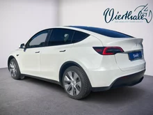 Tesla Model Y Long Range Dual AWD in weiß