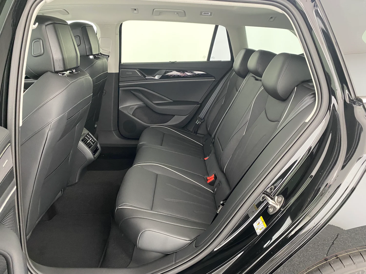 Bild eines VW Passat Variant Elegance eTSI DSG