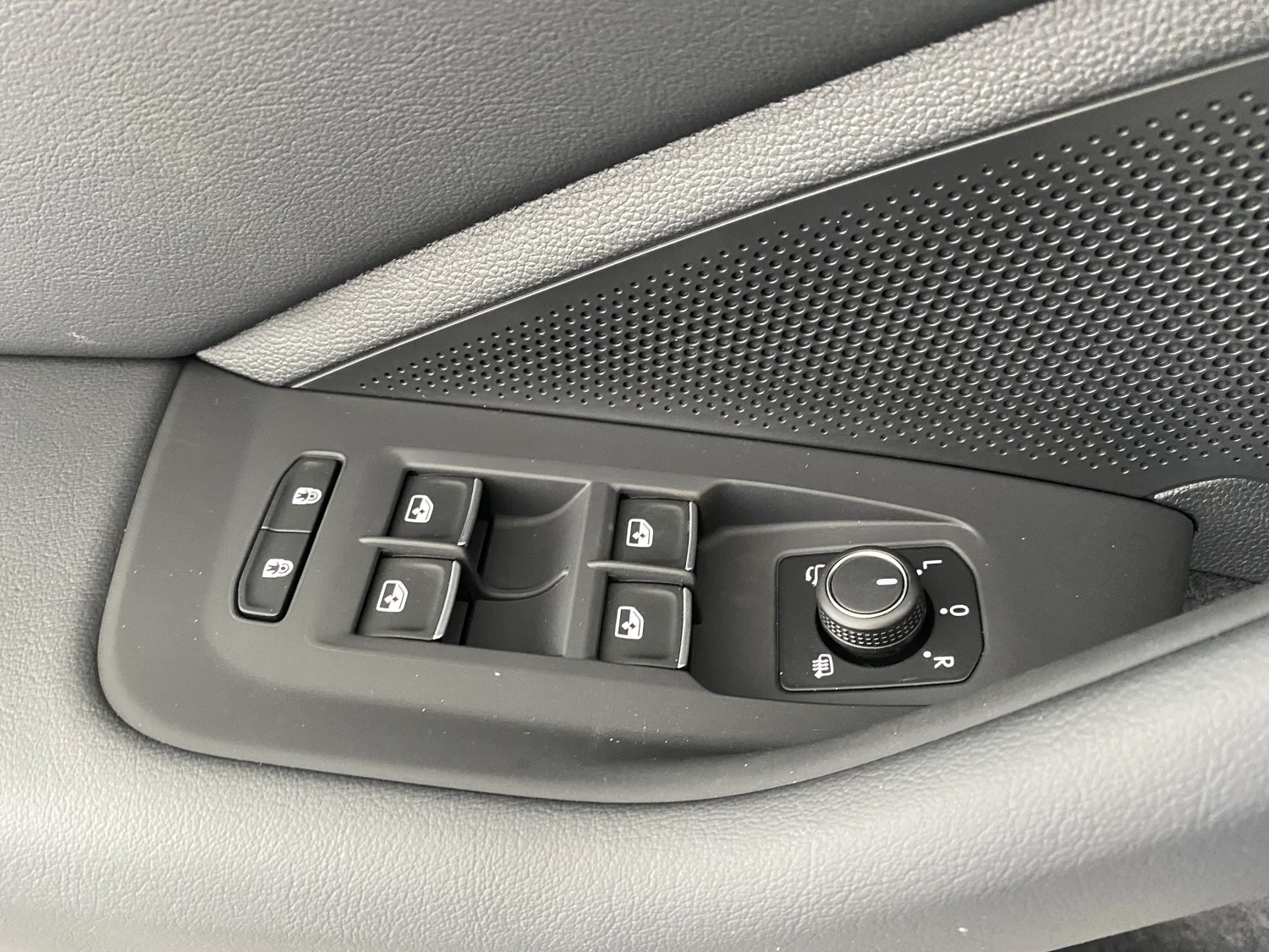 Bild eines VW Passat Variant Elegance eTSI DSG