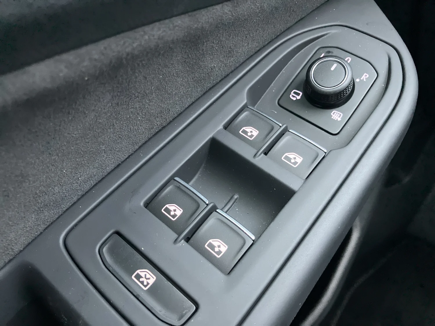 Bild eines VW Golf Variant Business mHeV TSI DSG