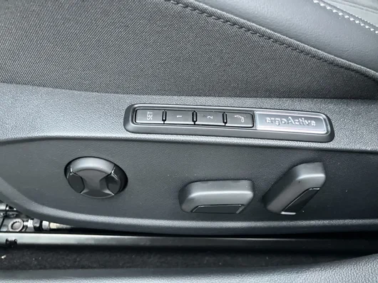 Bild eines VW Golf Variant Business mHeV TSI DSG