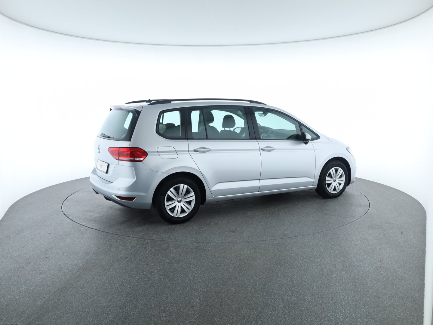 VW Touran TDI DSG | Bild 2 von 17