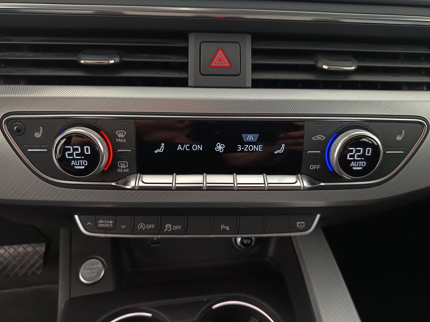 Audi A4 Avant 2.0 TDI quattro Sport | Bild 31 von 37