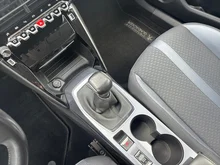 Peugeot 2008 PureTech 100 S&S Allure 6-Gang-Manuell in Weiß