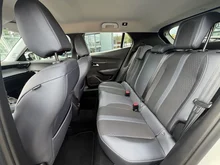 Peugeot 2008 PureTech 100 S&S Allure 6-Gang-Manuell in Weiß