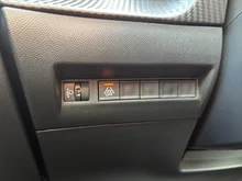Peugeot 2008 PureTech 100 S&S Allure 6-Gang-Manuell in Weiß