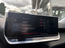 Peugeot 2008 PureTech 100 S&S Allure 6-Gang-Manuell in Weiß