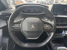 Peugeot 2008 PureTech 100 S&S Allure 6-Gang-Manuell in Weiß