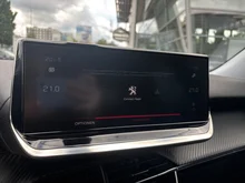 Peugeot 2008 PureTech 100 S&S Allure 6-Gang-Manuell in Weiß