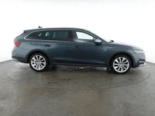 Škoda Octavia Combi 4x4 SCOUT TDI DSG in QUARZ-GRAU METALLIC
