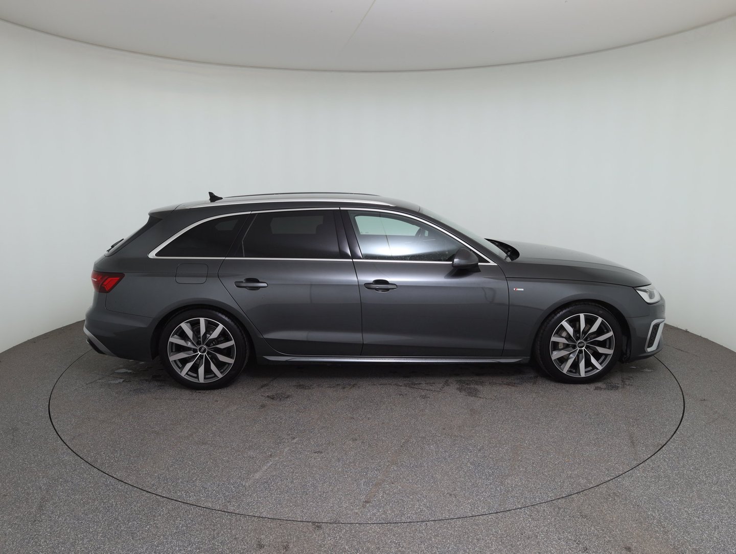 Audi A4 Avant 40 TDI quattro S line | Bild 4 von 36