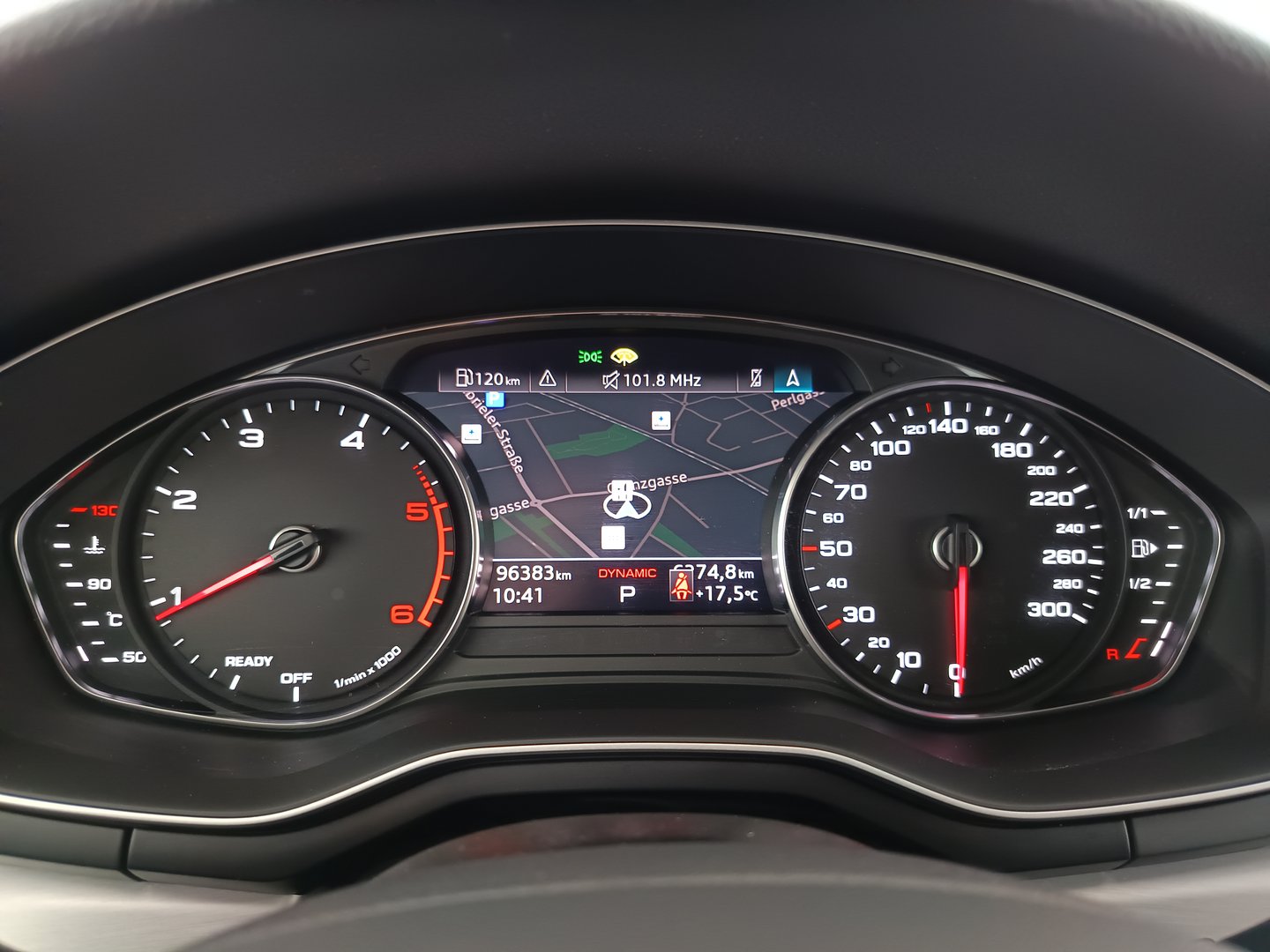 Audi A4 Avant 40 TDI quattro S line | Bild 14 von 36