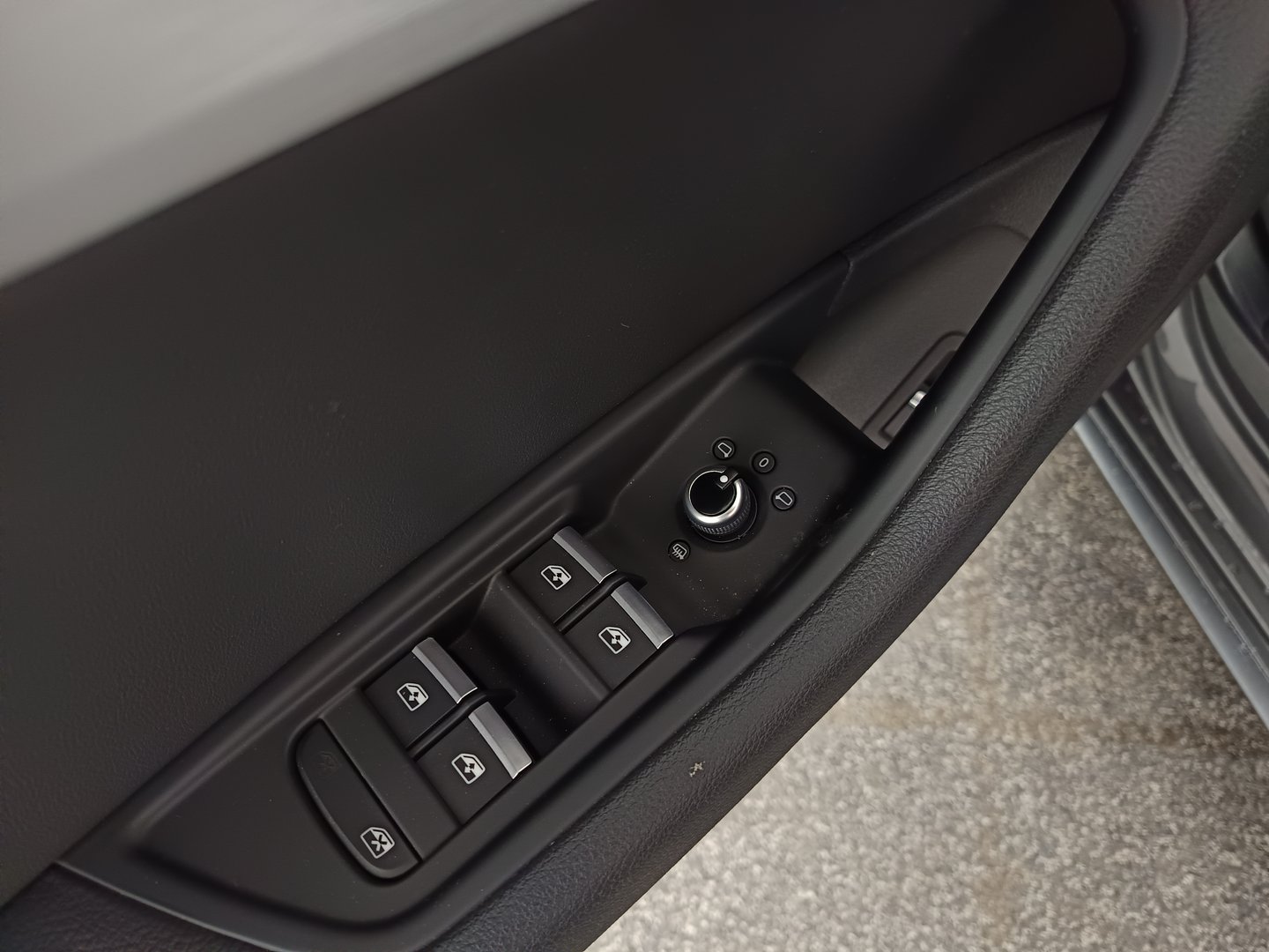 Audi A4 Avant 40 TDI quattro S line | Bild 11 von 36