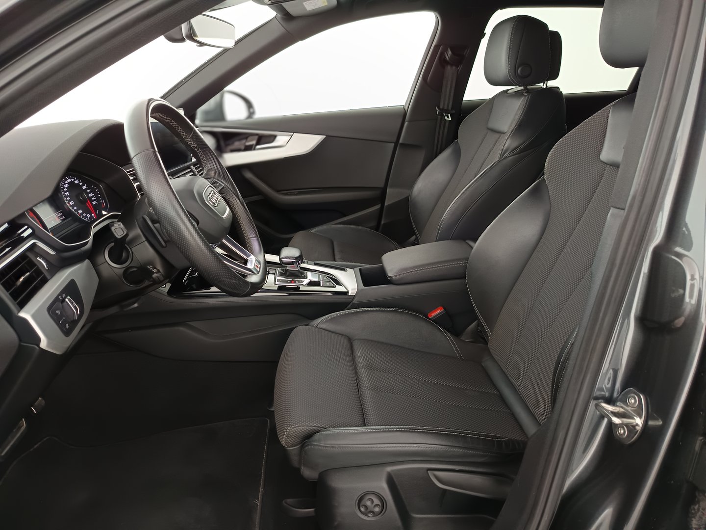 Audi A4 Avant 40 TDI quattro S line | Bild 13 von 36