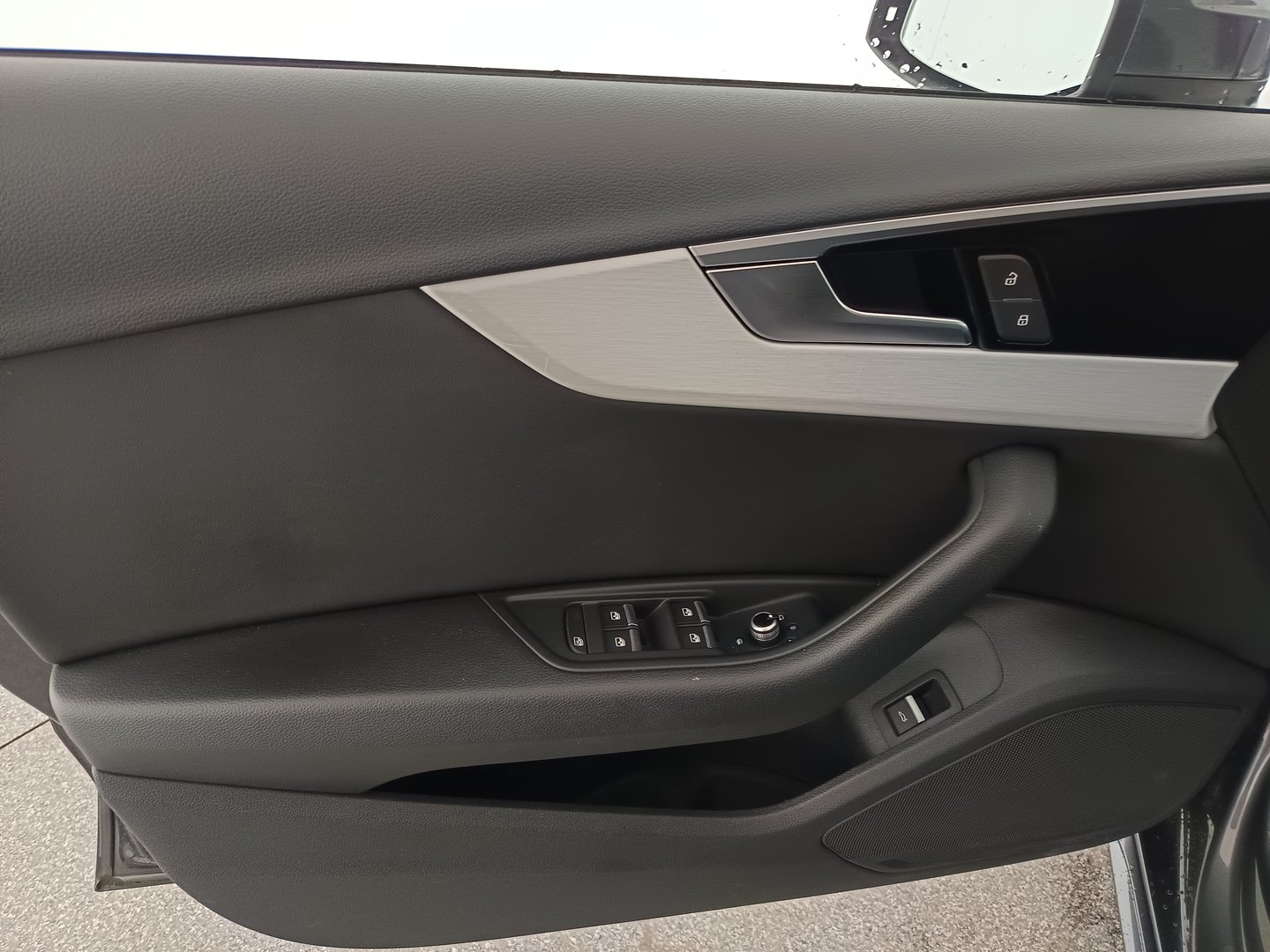 Audi A4 Avant 40 TDI quattro S line | Bild 10 von 36