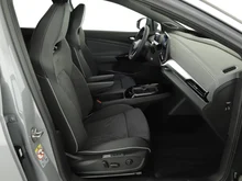VW ID.4 Pro 4MOTION 210 kW Business in Mondsteingrau Dach schwarz