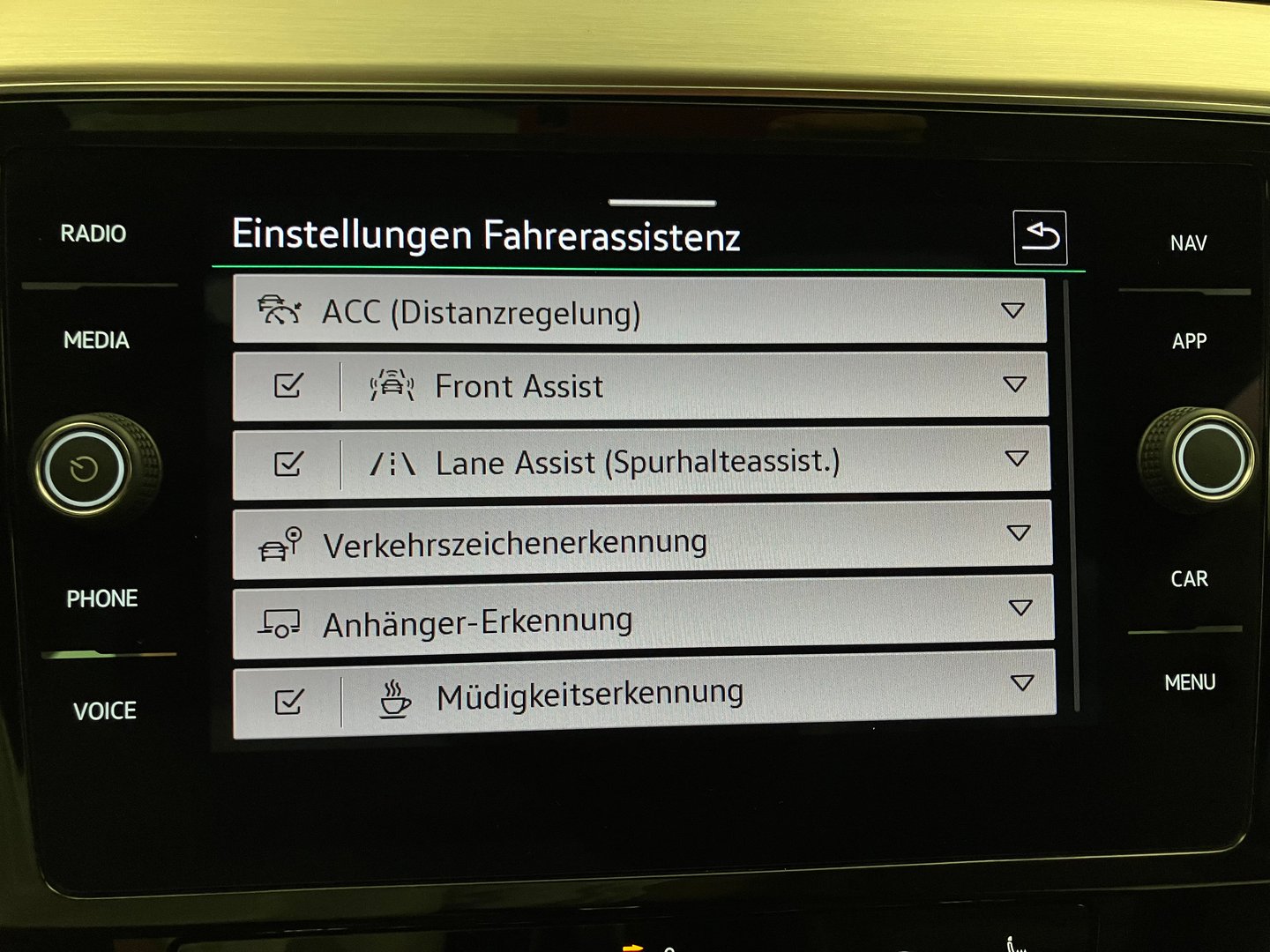 VW Passat Variant Elegance TSI ACT OPF DSG | Bild 23 von 34