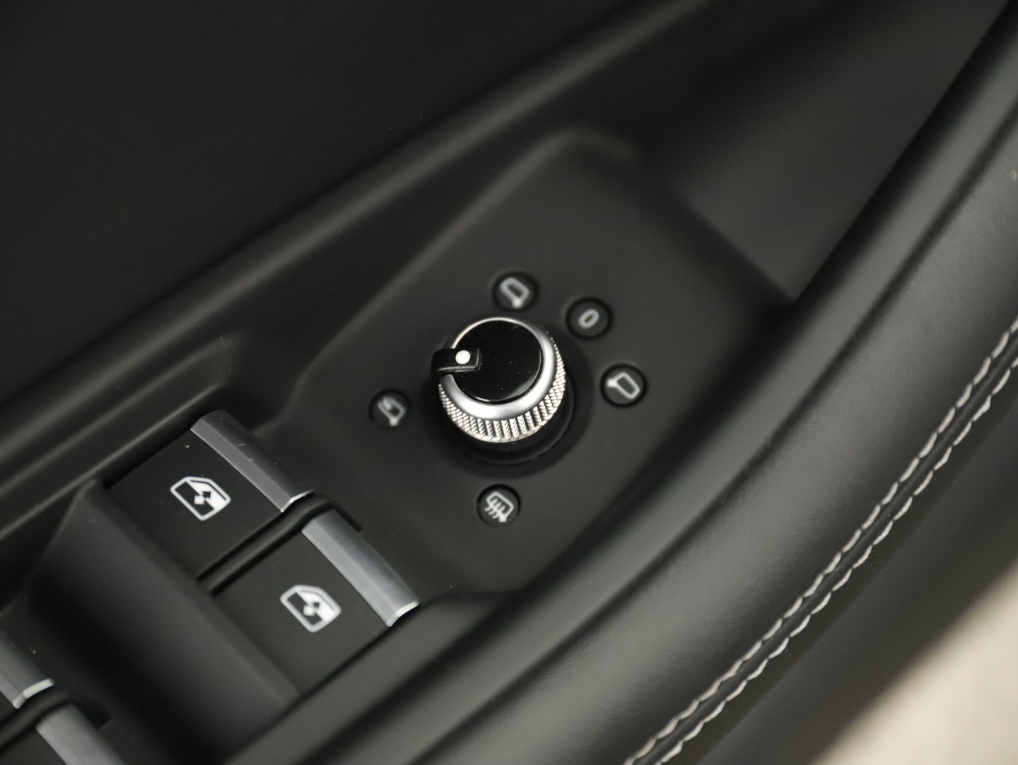 Audi A4 Avant 40 TFSI quattro S-line S-tronic | Bild 18 von 24