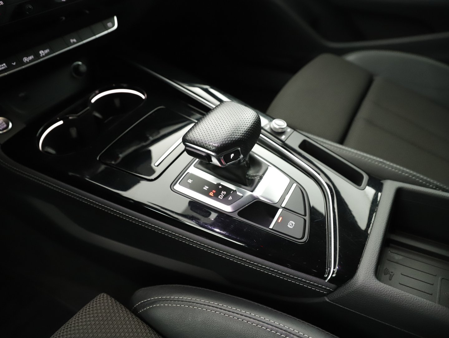Audi A4 Avant 40 TFSI quattro S-line S-tronic | Bild 7 von 24