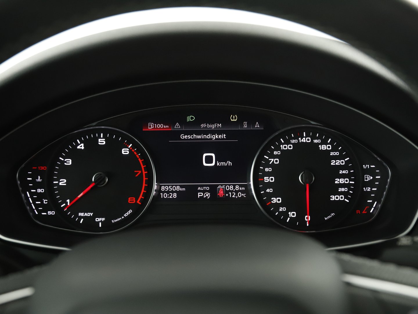 Audi A4 Avant 40 TFSI quattro S-line S-tronic | Bild 8 von 24