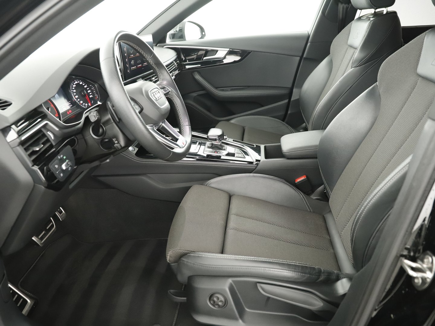 Audi A4 Avant 40 TFSI quattro S-line S-tronic | Bild 3 von 24