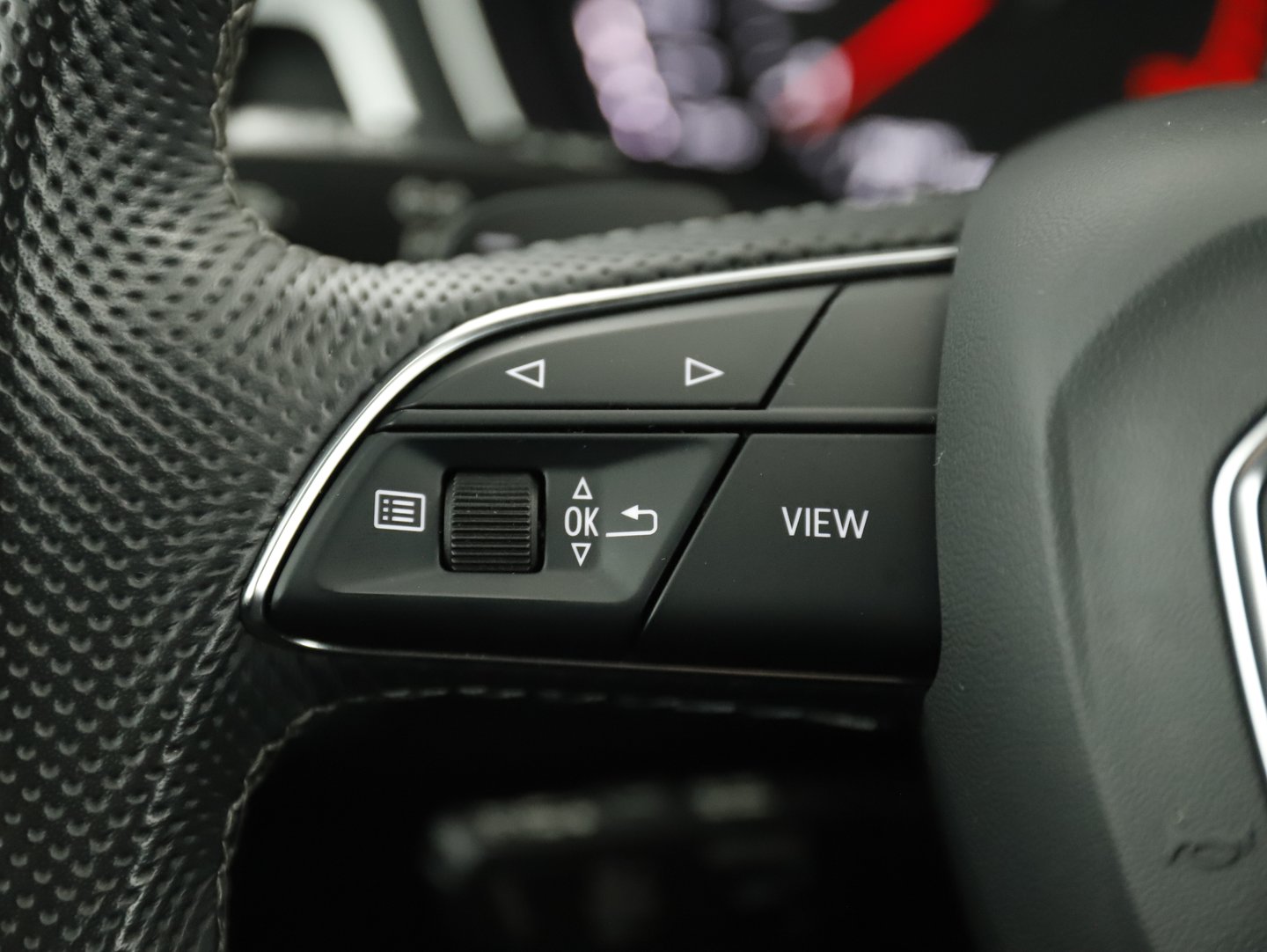 Audi A4 Avant 40 TFSI quattro S-line S-tronic | Bild 14 von 24