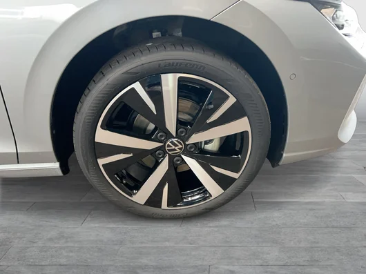 Bild eines Golf Variant Business mHeV DSG