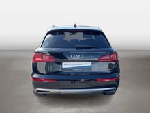 Audi Q5 quattro sport in MYTHOSSCHWARZ METALLIC