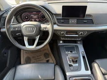 Audi Q5 quattro sport in MYTHOSSCHWARZ METALLIC