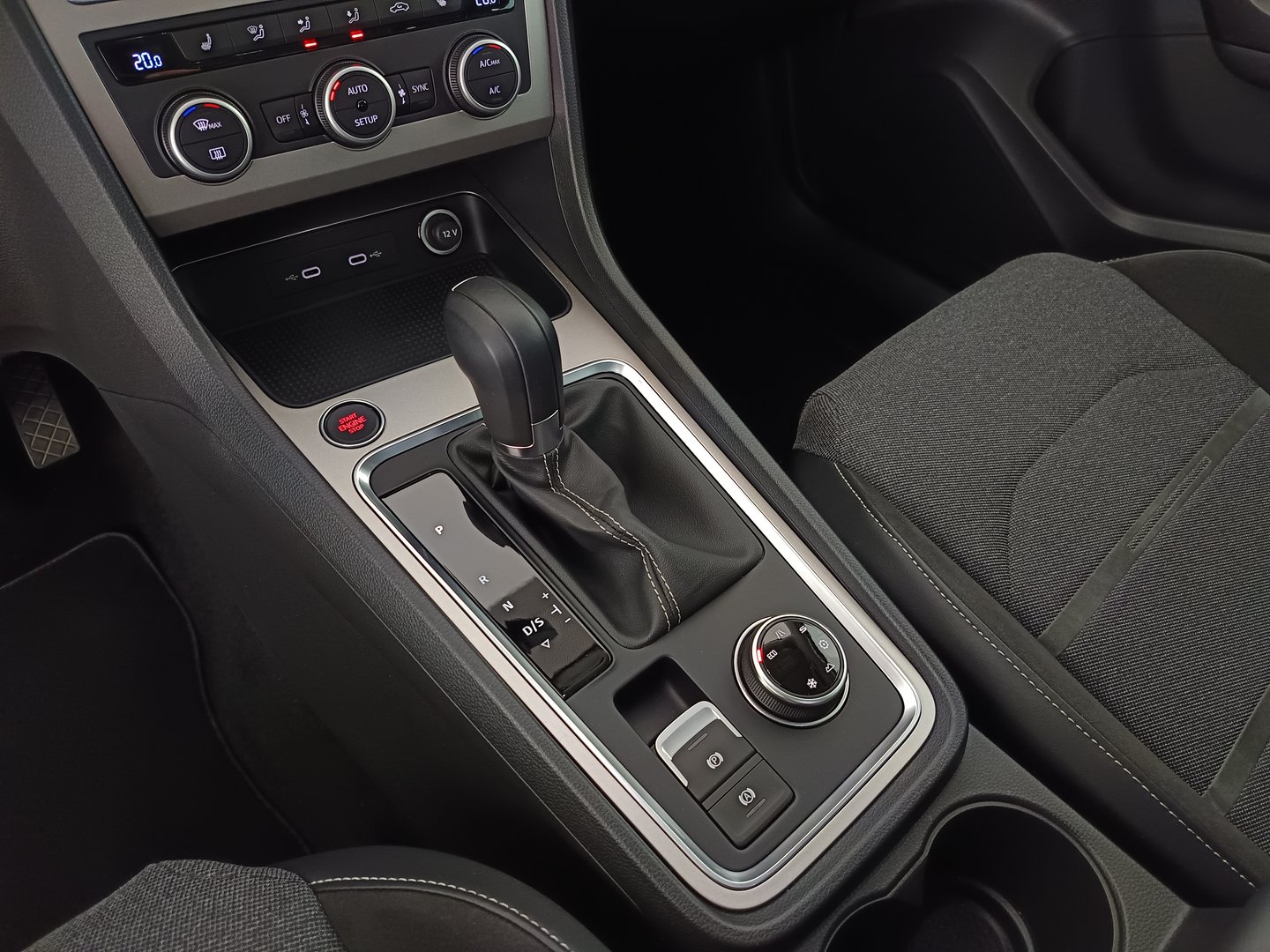 SEAT Ateca Xperience 2.0 TSI DSG 4Drive | Bild 28 von 32