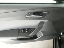 SEAT Leon Style 2.0 TDI in 0E Mitternachtsschwarz