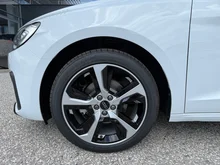 Thumbnail-Foto von Fahrzeug