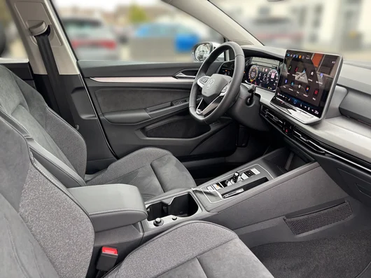 Bild eines VW Golf Variant Business mHeV DSG