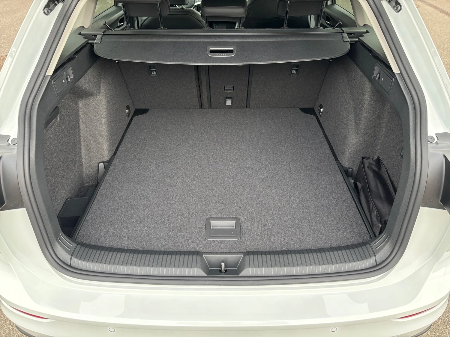 Bild eines VW Golf Variant Business mHeV DSG