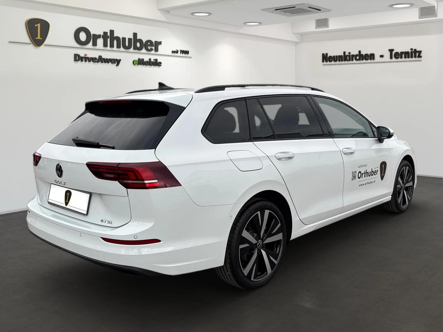 Bild eines VW Golf Variant Business mHeV DSG