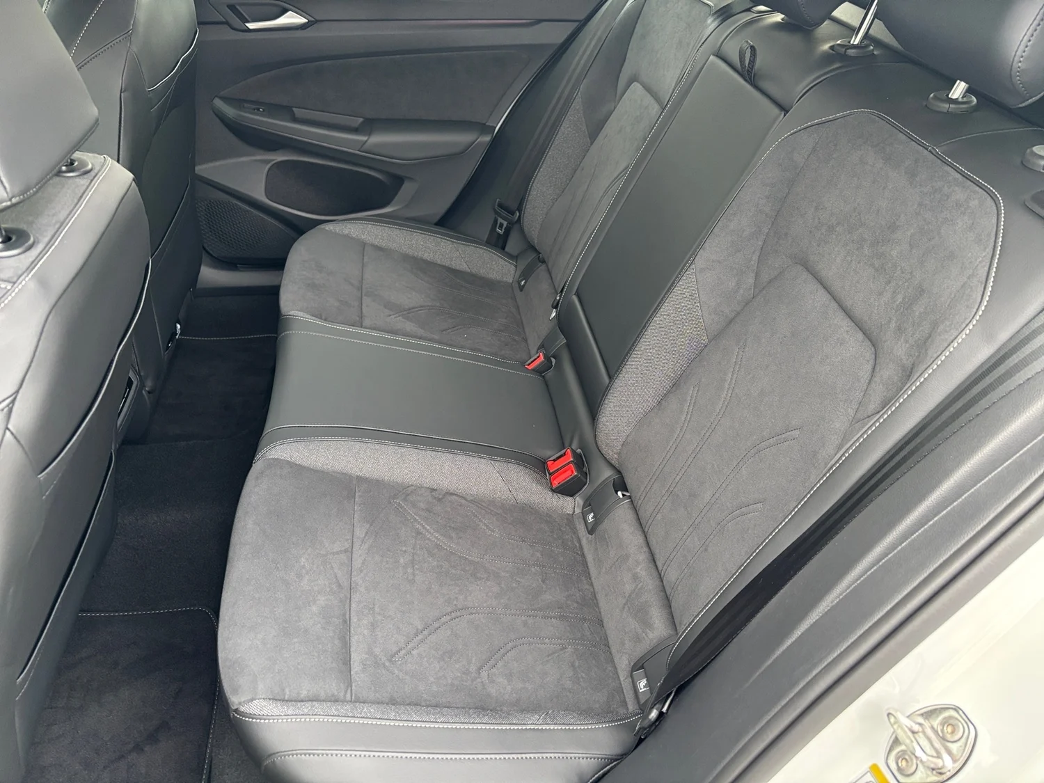 Bild eines VW Golf Variant Business mHeV DSG