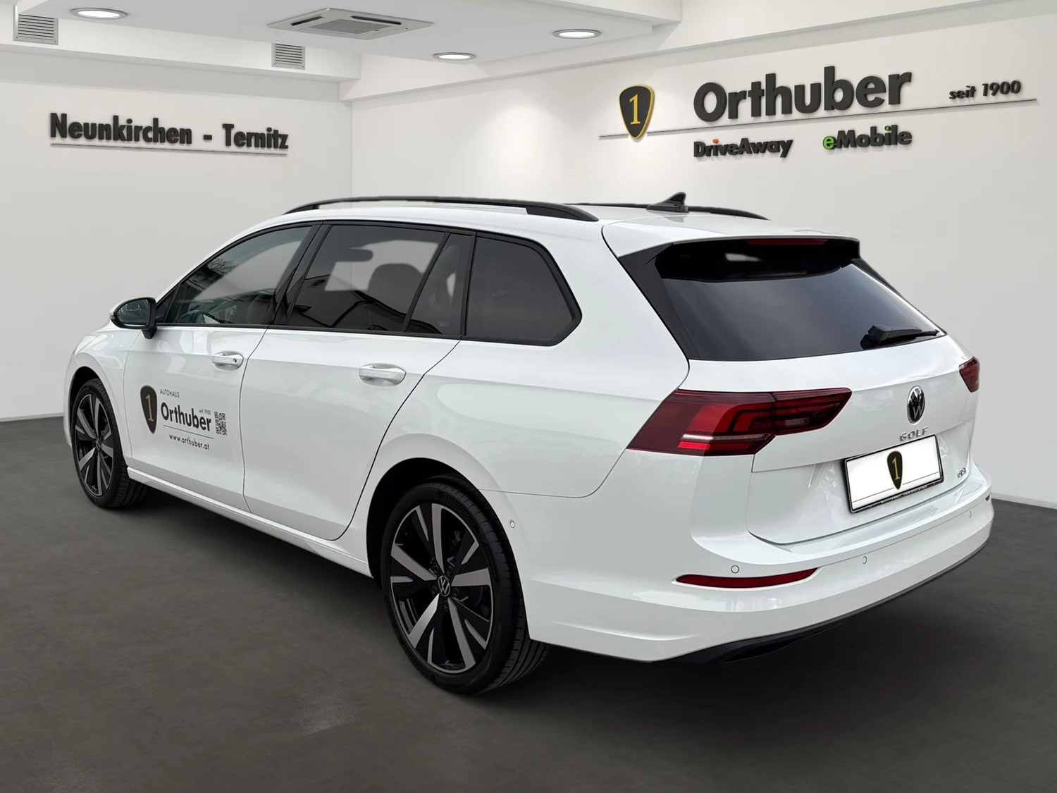 Bild eines VW Golf Variant Business mHeV DSG