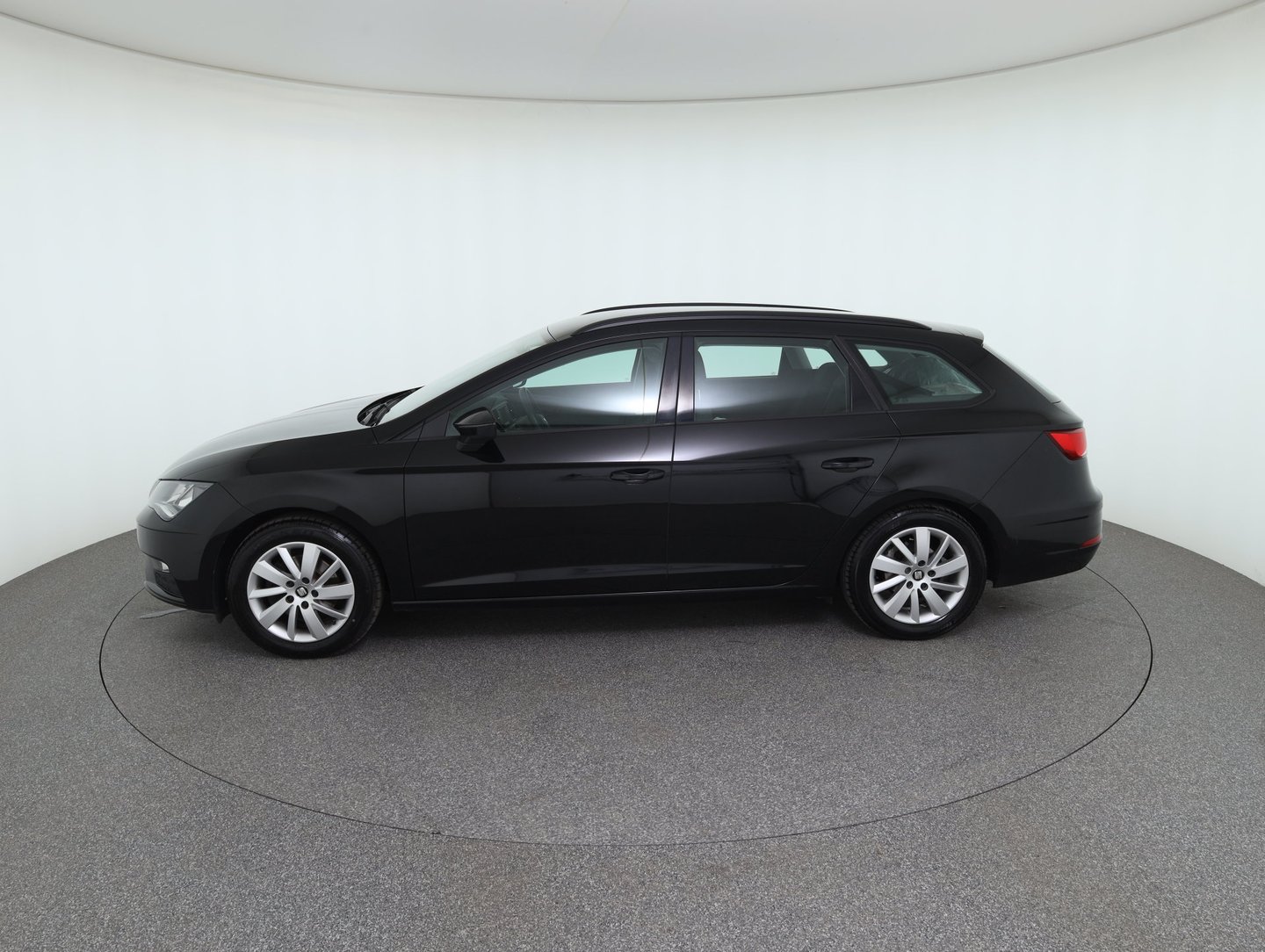 SEAT Leon Kombi Reference TDI | Bild 8 von 31