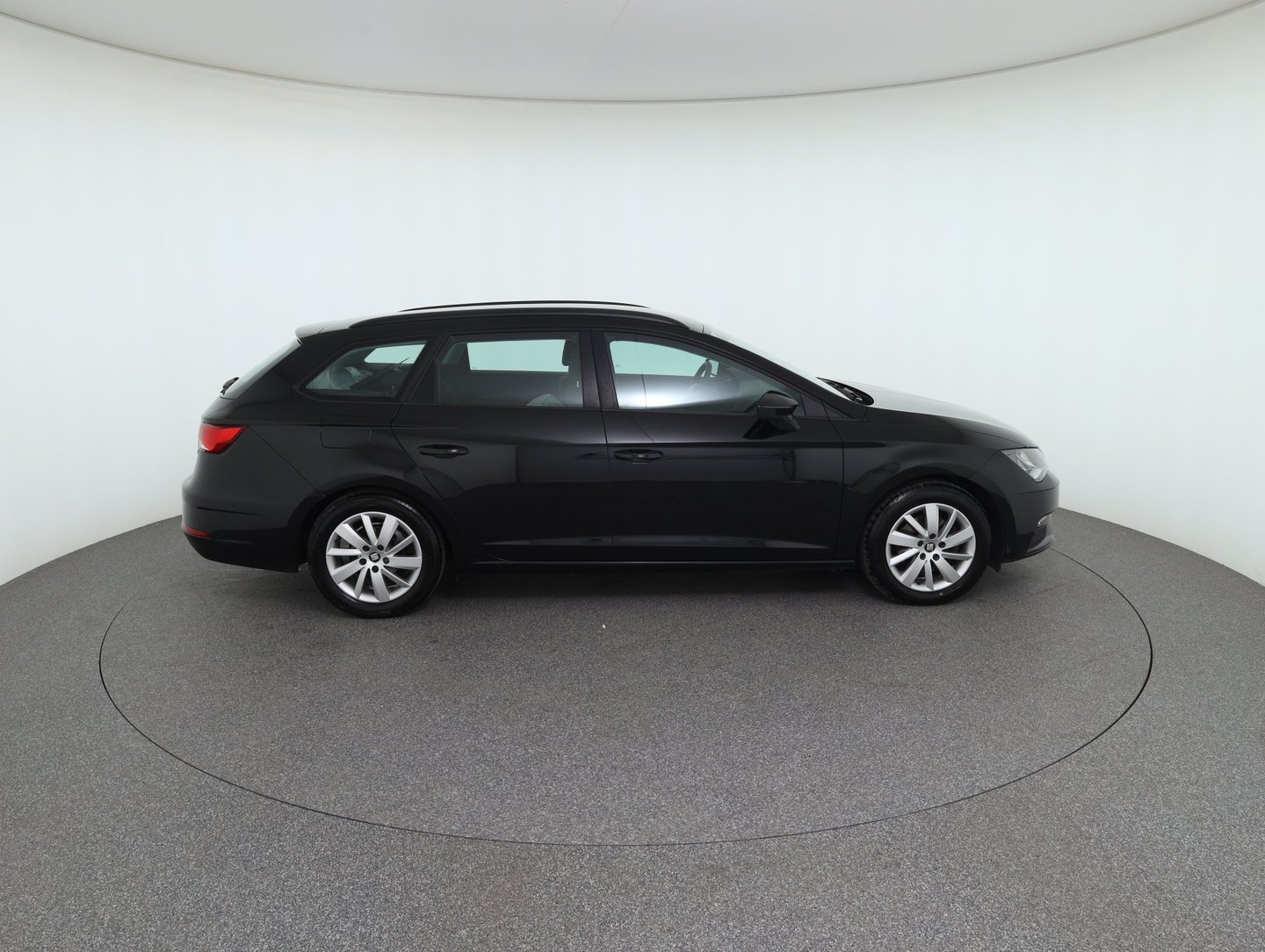 SEAT Leon Kombi Reference TDI | Bild 4 von 31