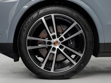 Porsche Cayenne E-Hybrid Coupé in ARKTIKGRAU
