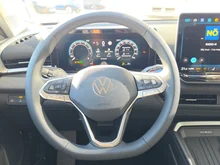 VW T-Roc Life eTSI DSG in Flame Red Dach Black Uni